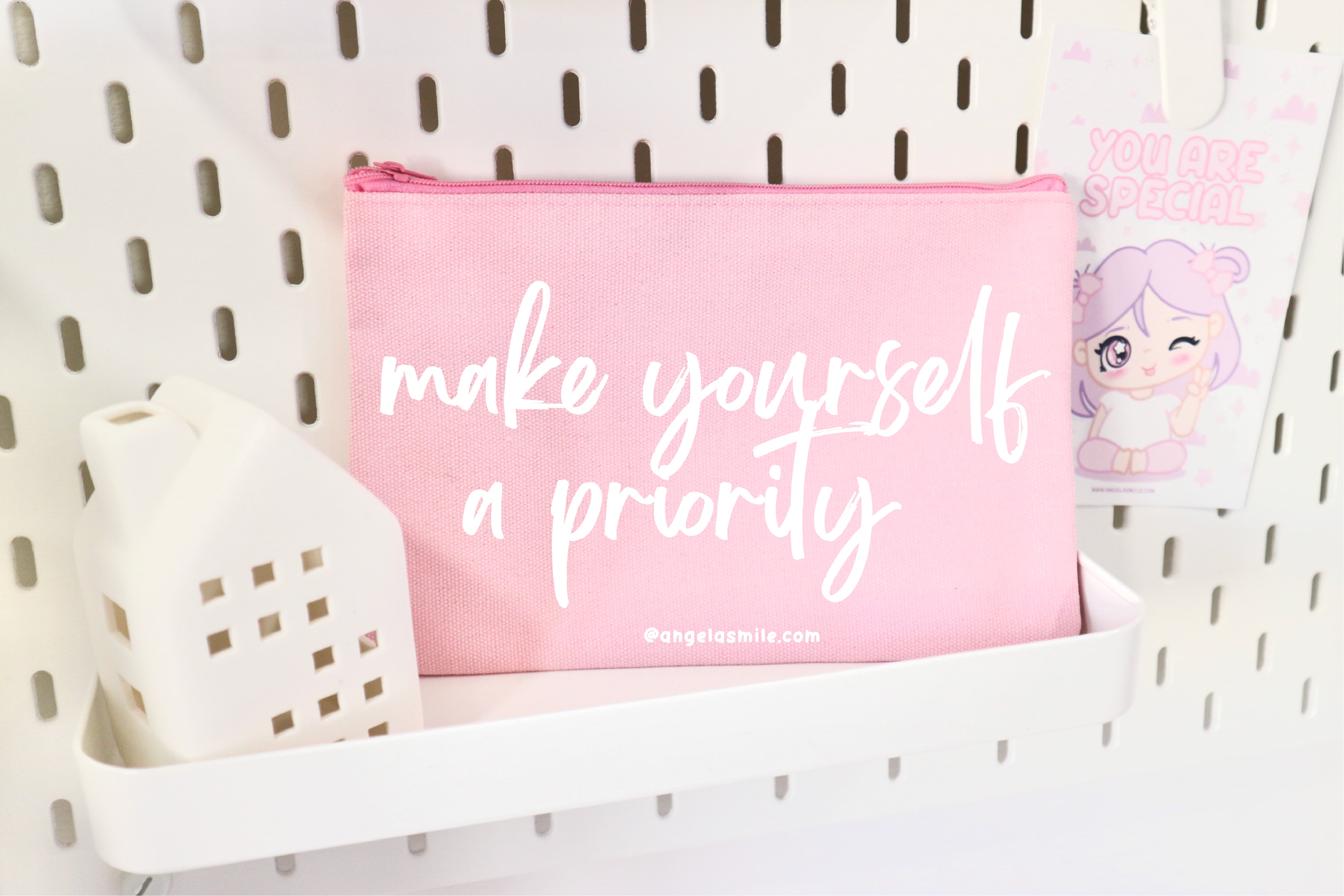 Pochette Pink "make a yourself a priority"